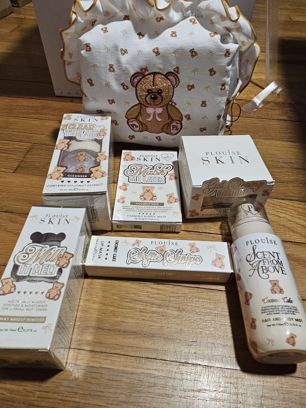 Teddy Cosmetic Set in Cream - PLOUSIE CAM BACK PALETTE EYESHADOW